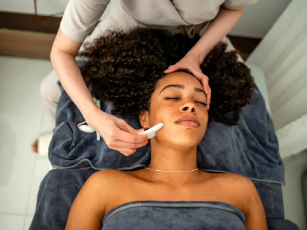 wie man die Hydrafacial-Maschine Schritt für Schritt benutzt