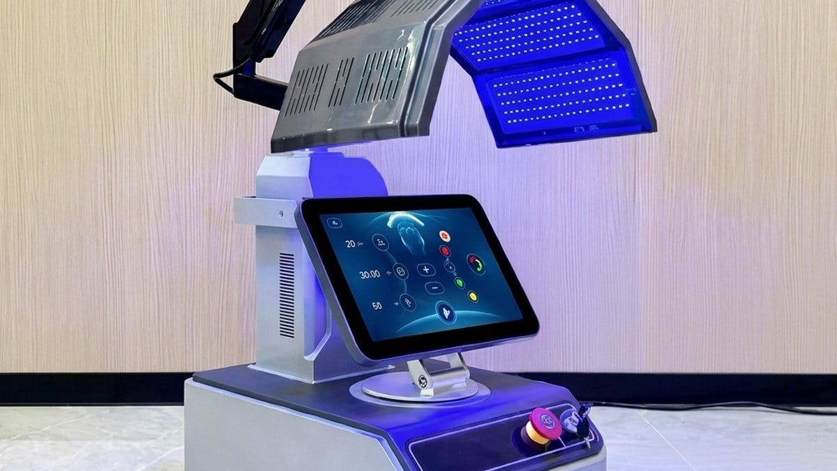 Professional LED PDT machine with articulated dome and touchscreen control